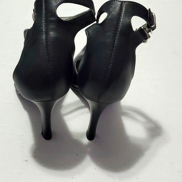 Steve Madden LIV Black Pointed Toes Leather Classic Chic Strappy Heels - Picture 4 of 12